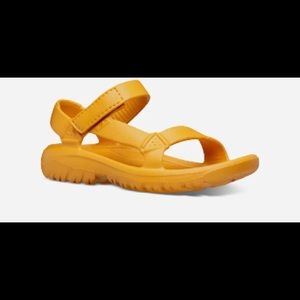 TEVA Hurricane Drift sandals in sunflower